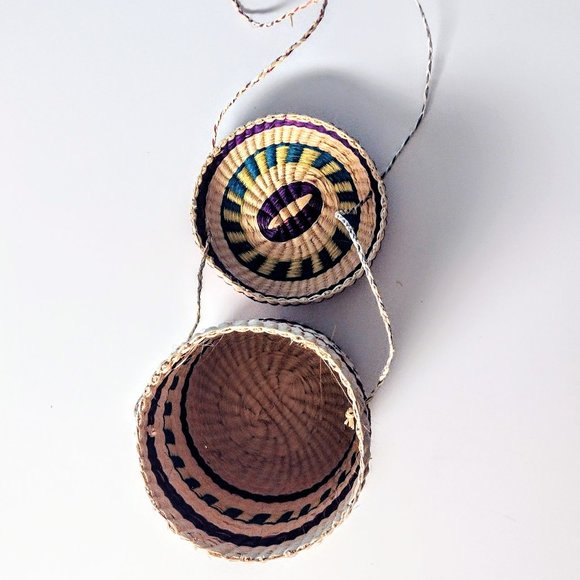 Woven Striped Straw/Rattan Basket/Barrel Tote with Lid, Woven String Strap ~ 6" - Picture 6 of 12